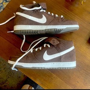 Nike SB Dunk Mid Pro Brown